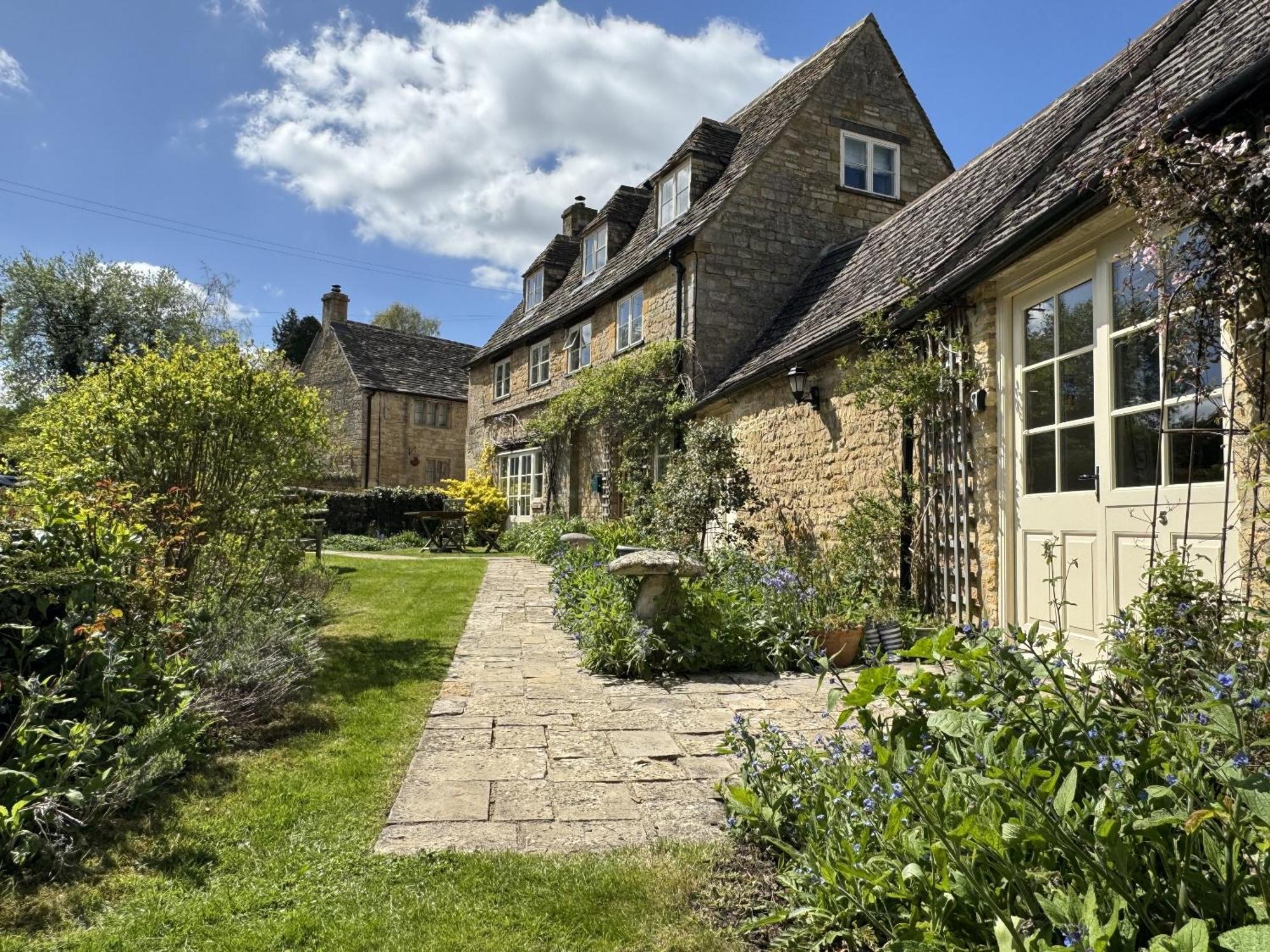 Guiting Guest House Guiting Power Exterior photo